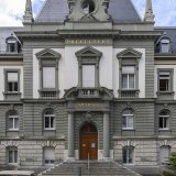C'est un procès très particulier qui s'est ouvert mardi devant le tribunal régional à Bienne. Un homme doit répondre d'assassinat pour un crime commis en 1999.